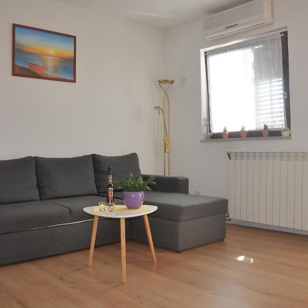 Apartman Mirna 罗维尼 外观 照片