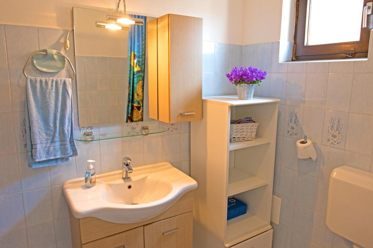 Apartman Mirna 罗维尼 外观 照片